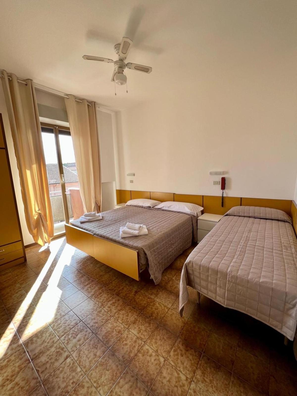 Hotel Villa Dei Fiori Bellaria-Igea Marina Bagian luar foto