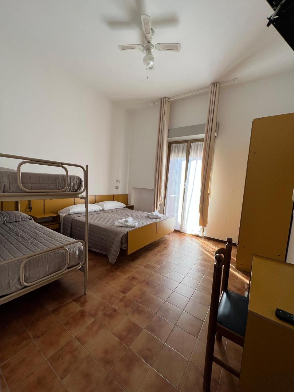 Hotel Villa Dei Fiori Bellaria-Igea Marina Bagian luar foto