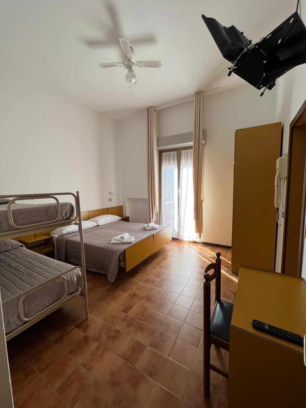 Hotel Villa Dei Fiori Bellaria-Igea Marina Bagian luar foto