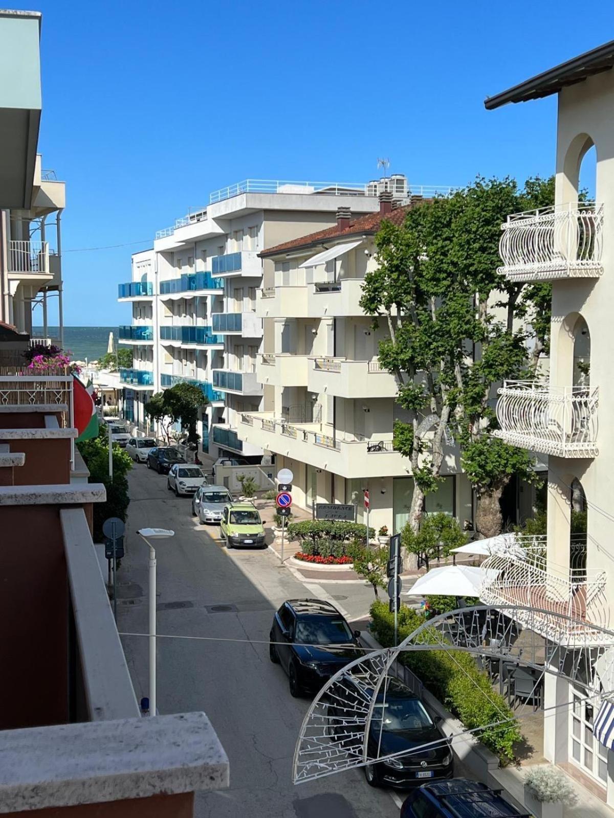 Hotel Villa Dei Fiori Bellaria-Igea Marina Bagian luar foto